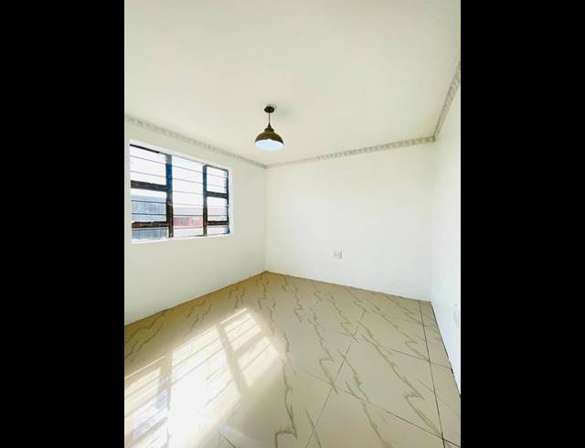 2 BEDROOM HOUSE FOR SALE IN KWAMASHU